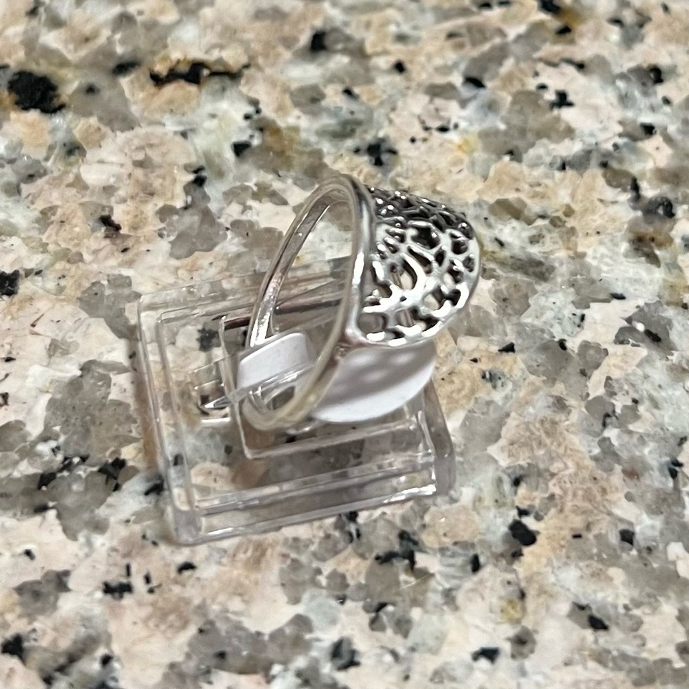 Elegant Silver Filigree Ring (Size 6 1/2) - Picture 2 of 2